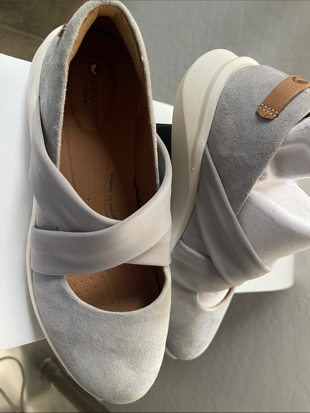 Unstructured by Clarks ,Women's Light Gray Suede Crossband Slip-On Flats